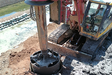 DR-100旋挖鉆機河道施工